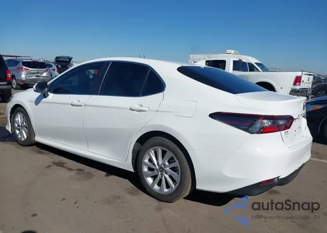 2021 Toyota Camry Le из США, поврежденный, VIN 4T1C11AK5MU436868